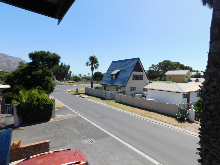 5 Bedroom Property for Sale in Gordon Strand Estate Western Cape